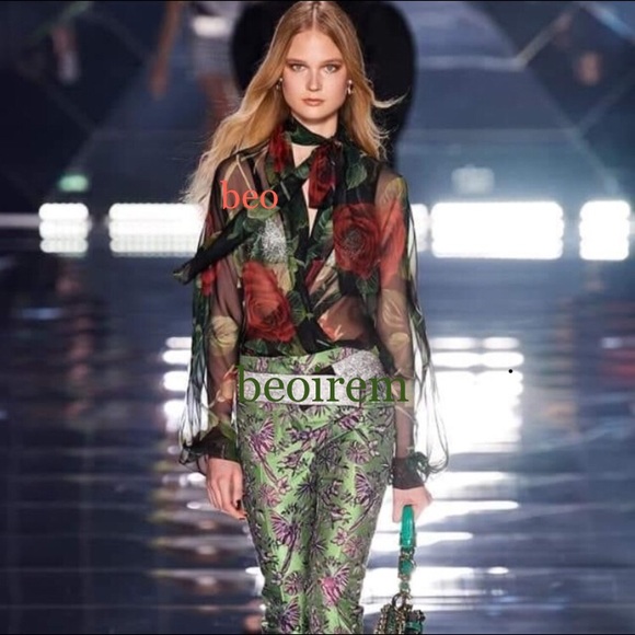 ClaUdiA RiChArd shEer sleEve fl0rAl bl0uSe ๐ฆจ - Picture 2 of 15